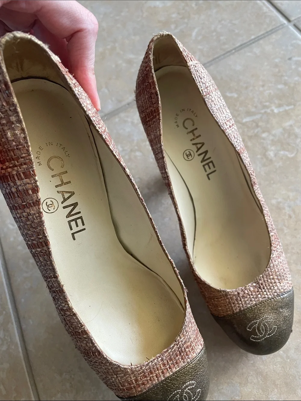 CHANEL Two-Tone Beige and Metallic Cap-Toe tweed heels 38 1/2 38.5
